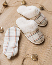 Load image into Gallery viewer, Slippers - Holiday Plaid - SIZE 6-7