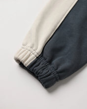 Load image into Gallery viewer, Paneled Sweatpant - Midnight
