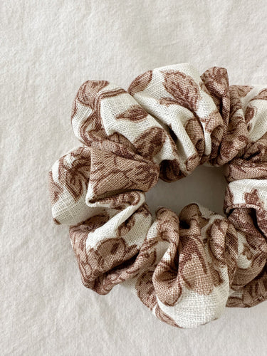 Beige linen scrunchie featuring pink and beige florals.