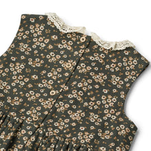 Load image into Gallery viewer, Dress Elma Sleeveless - Black Coal Flowers
