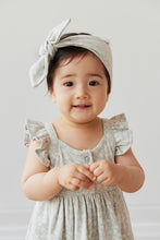 Load image into Gallery viewer, Baby blue tie up headband from Jamie Kay. Headband has a white floral print.
