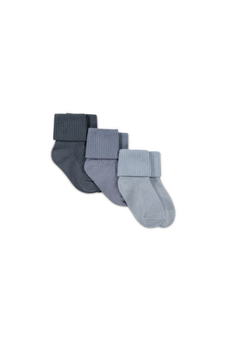 3 pack of organic cotton socks featured in an indigo, sky blue, and light blue.