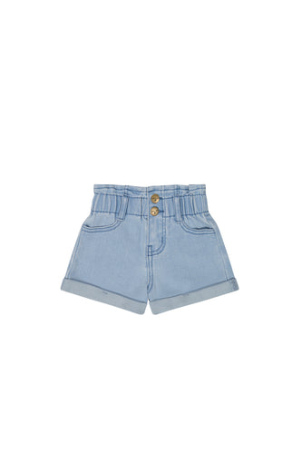 Denim shorts with adjustable waistband and double button. 