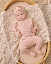 Load image into Gallery viewer, Swaddle - Floral Vine
