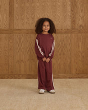Load image into Gallery viewer, Oversized Sweatshirt - Burgundy
