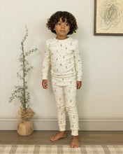Load image into Gallery viewer, Organic Long Sleeve Pajama Set - Skiers
