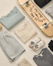 Load image into Gallery viewer, Cove Essential Pocket Tee - Heathered Pebble
