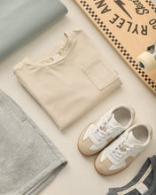 Load image into Gallery viewer, Cove Essential Pocket Tee - Heathered Pebble
