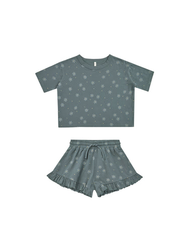 Organic cotton tee and matching shorts featured in an indigo colour and all over daisy print. 