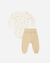 Load image into Gallery viewer, Quincy Mae organic cotton baby side snap bodysuit and pant two-piece set in pear print.

