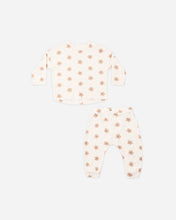 Load image into Gallery viewer, Rylee + Cru organic cotton pink daisy print long sleeve tee and pant two-piece set.
